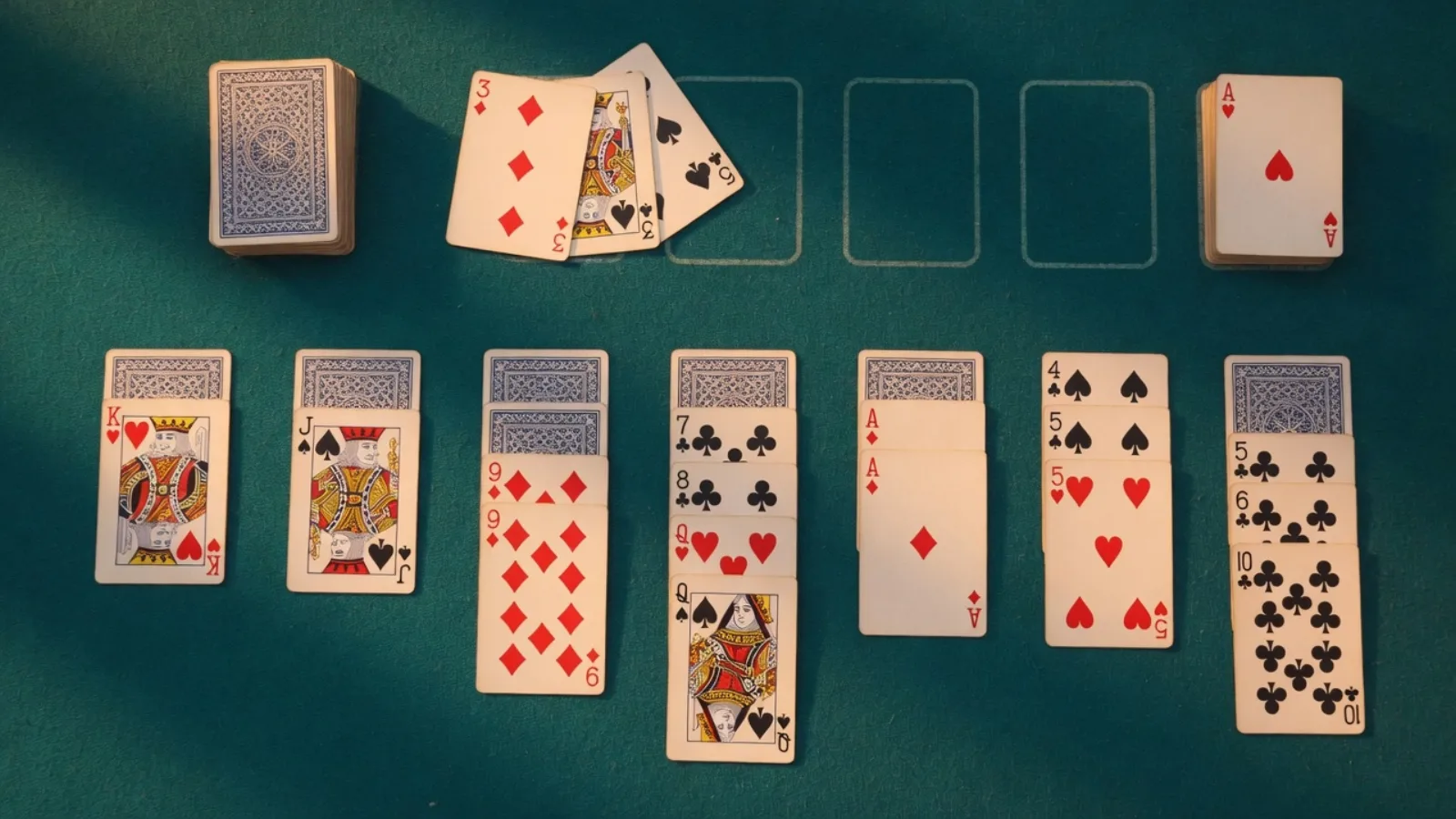 Original web solitaire layout on teal felt